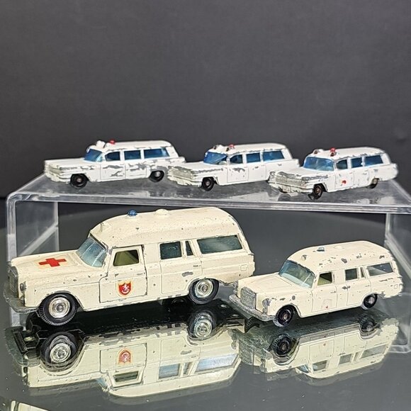 Vintage Lesney Matchbox Diecast Ambulances Car Lot Of 5 Regular And Kingsize - Picture 1 of 12